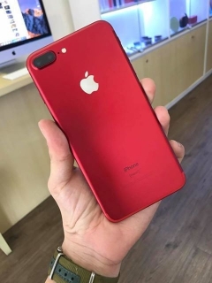 Посмотреть объявление Продам телефон iphone 7plus 128 red! отличное!