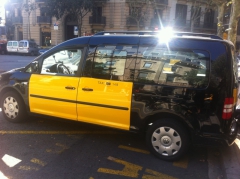 Посмотреть объявление Такси в Барселоне на семь мест с детским сиденьем 