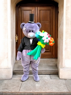 Посмотреть объявление Огромный мишка поздравляет Malaga Marbella 