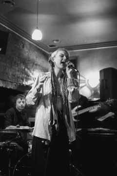 Посмотреть объявление Уроки эстрадного и джазового вокала (онлайн)