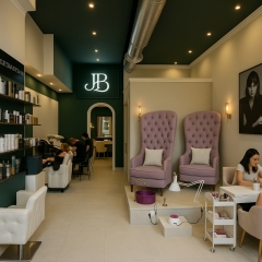 Посмотреть объявление Аренда кабинетов и рабочих мест — Marbella, напрот