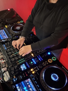 Посмотреть объявление Русскоговорящий DJ в Испании 