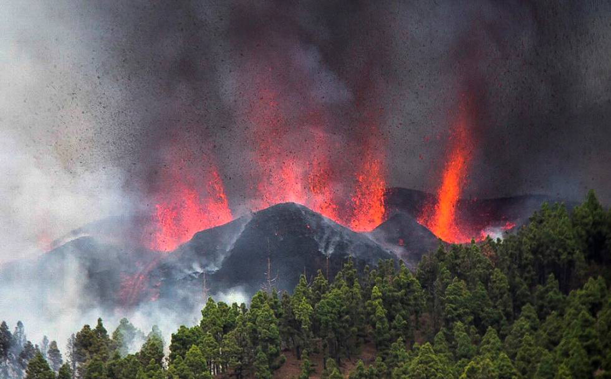 Извержение вулкана Кумбре-Вьеха